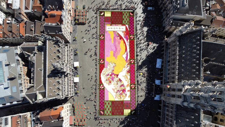 Giant flower carpet recreating Hokusai s Great Wave adorns Brussels historic square BRUSSELS, BELGIUM - AUGUST 13: A massive flower carpet comprising nearly 500,000 fresh blooms covers the historic Grand Place in Brussels, Belgium, on August 13, 2026. Recreating Japanese artist Katsushika Hokusai s iconic woodblock print The Great Wave off Kanagawa , the floral installation marks the 160th anniversary of diplomatic relations between Belgium and Japan, drawing onlookers and visitors to the central square. Dursun Aydemir Anadolu Brussels Belgium. Editorial use only. Please get in touch for any other usage.  Copyright: x2026xAnadoluxDursunxAydemirx