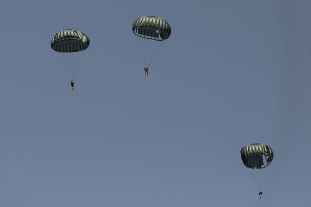 Anniversary of the D-Day Parachute Drop PHOTOPQR NICE MATIN CAMILLE DODET Le Muy August 13, 2026 Photo PQR Camille Dodet Var Matin August 13, 2026 Le Muy, Var On the occasion of the 82nd anniversary of the D-Day landings, a parachute drop featuring paratroopers in period gear from the Nord 2501 aircraft took place at the Domaine de la Combe in Le Muy, southern France, on August 13, 2026. Marking the 82nd anniversary of the landings, Paratroopers drop in period gear, Le Muy, France  Copyright: xPHOTOPQR NICExMATIN MAXPPPxCAMILLExDODETx 20260813NIM5540 20260813NIM5540