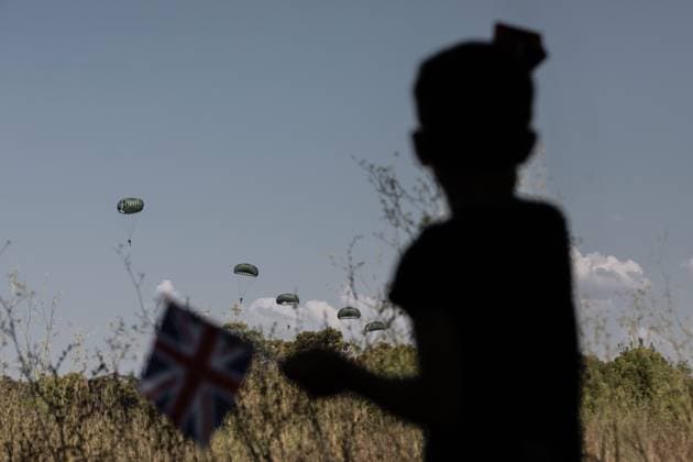 Anniversary of the D-Day Parachute Drop PHOTOPQR NICE MATIN CAMILLE DODET Le Muy August 13, 2026 Photo PQR Camille Dodet Var Matin August 13, 2026 Le Muy, Var On the occasion of the 82nd anniversary of the D-Day landings, a parachute drop featuring paratroopers in period gear from the Nord 2501 aircraft took place at the Domaine de la Combe in Le Muy, southern France, on August 13, 2026. Marking the 82nd anniversary of the landings, Paratroopers drop in period gear, Le Muy, France  Copyright: xPHOTOPQR NICExMATIN MAXPPPxCAMILLExDODETx 20260813NIM5543 20260813NIM5543