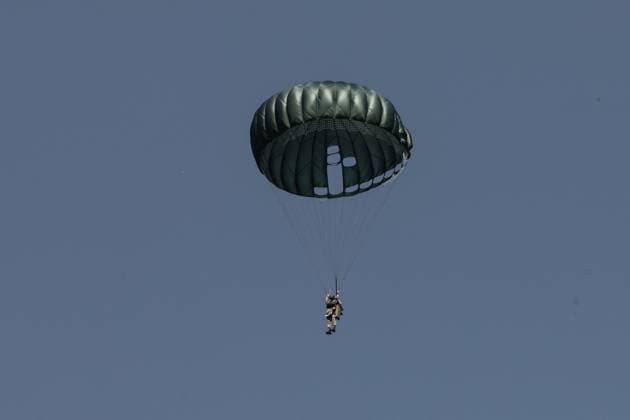 Anniversary of the D-Day Parachute Drop PHOTOPQR NICE MATIN CAMILLE DODET Le Muy August 13, 2026 Photo PQR Camille Dodet Var Matin August 13, 2026 Le Muy, Var On the occasion of the 82nd anniversary of the D-Day landings, a parachute drop featuring paratroopers in period gear from the Nord 2501 aircraft took place at the Domaine de la Combe in Le Muy, southern France, on August 13, 2026. Marking the 82nd anniversary of the landings, Paratroopers drop in period gear, Le Muy, France  Copyright: xPHOTOPQR NICExMATIN MAXPPPxCAMILLExDODETx 20260813NIM5548 20260813NIM5548