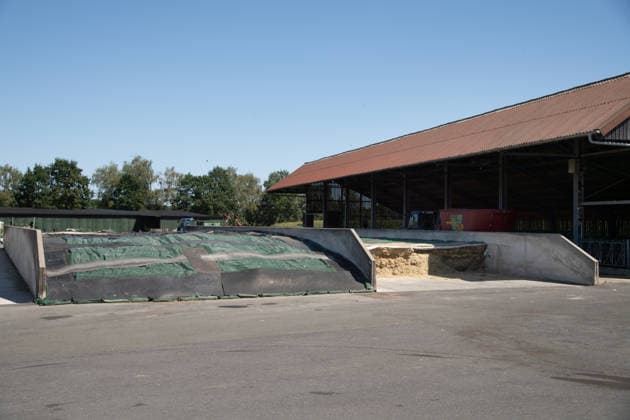 Blick auf den Tierhof Keil, Silage-Vorraete, Tierfutter, Silo, Silke GORISSEN, GorißÂüen, CDU, Ministerin fuer Landwirtschaft und Verbraucherschutz des Landes Nordrhein-Westfalen, besucht auf ihrer NRW-is(s)t-gut-Tour den Hof Keil in Reken, 13.08.2026. *** View of the Keil Farm, silage stocks, animal feed, silo, Silke GORISSEN, Gorißüen, CDU, Minister of Agriculture and Consumer Protection for the State of North Rhine-Westphalia, visits the Keil Farm in Reken as part of her NRW is s t gut tour, August 13, 2026