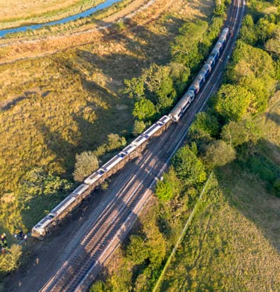 August 13, 2026: Lewes, UK. An aerial view of a derailed train in Lewes. Emergency services at the scene where a train has derailed between Cooksbridge and Lewes in East Sussex, England  - ZUMAl94_ 20260813_zaf_l94_051 Copyright: xx