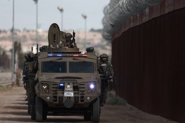 Mexican and US forces conduct joint binational security exercise along border EL PASO, TEXAS, US - AUGUST 13: Mexican and US military and law enforcement personnel take part in a joint binational security exercise along the border between Ciudad Juarez, Mexico, and El Paso, Texas, United States on August 13, 2026. The bilateral operation featured simultaneous deployments on both sides of the Rio Grande, incorporating specialized tactical units and low-flying helicopters to demonstrate rapid-response capabilities and strategic coordination against potential border threats. Christian Torres Anadolu Texas United States. Editorial use only. Please get in touch for any other usage.  Copyright: x2026xAnadoluxChristianxTorresx