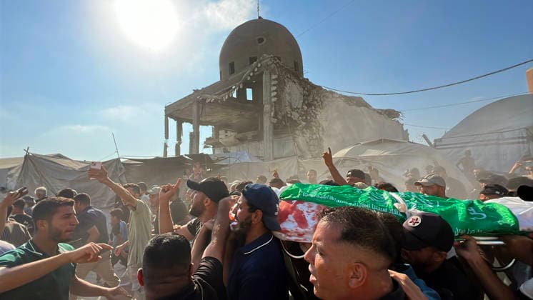 Mourners carry the body of Huthaifa Kawara during his funeral at Nasser Hospital in Khan Younis, Gaza, Palestine, on August 13, 2026. Kawara, a field commander of the Izz al-Din al-Qassam Brigades, Hamas s military wing, was killed in an Israeli airstrike in Khan Younis. Israel also assassinated the Gaza City police chief.  GAZ2026081302 SaidxAbid