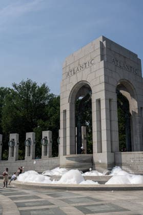 August 13, 2026, Washington, District of Columbia, United States: Vandals poured bubble soap and painted graffiti on the World War II Memorial in Washington, D.c. on August 13, 2026. Washington United States  - ZUMAl312 20260813_znp_l312_001 Copyright: xAndrewxLeydenx