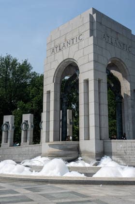 August 13, 2026, Washington, District of Columbia, United States: Vandals poured bubble soap and painted graffiti on the World War II Memorial in Washington, D.c. on August 13, 2026. Washington United States - ZUMAl312 20260813_znp_l312_002 Copyright: xAndrewxLeydenx