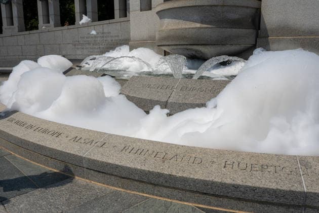 August 13, 2026, Washington, District of Columbia, United States: Vandals poured bubble soap and painted graffiti on the World War II Memorial in Washington, D.c. on August 13, 2026. Washington United States - ZUMAl312 20260813_znp_l312_003 Copyright: xAndrewxLeydenx