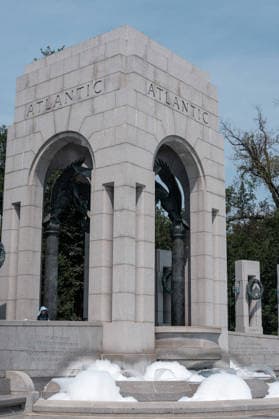 August 13, 2026, Washington, District of Columbia, United States: Vandals poured bubble soap and painted graffiti on the World War II Memorial in Washington, D.c. on August 13, 2026. Washington United States  - ZUMAl312 20260813_znp_l312_008 Copyright: xAndrewxLeydenx