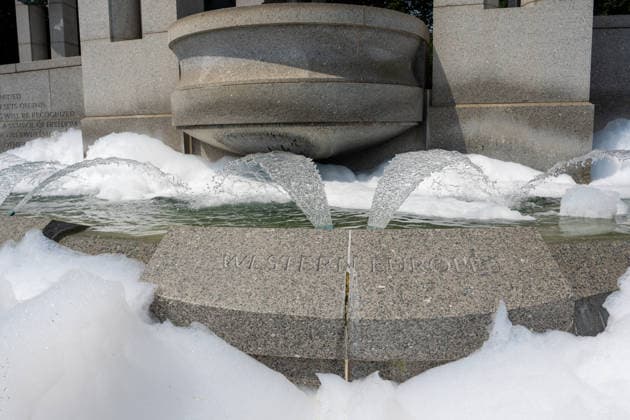 August 13, 2026, Washington, District of Columbia, United States: Vandals poured bubble soap and painted graffiti on the World War II Memorial in Washington, D.c. on August 13, 2026. Washington United States - ZUMAl312 20260813_znp_l312_006 Copyright: xAndrewxLeydenx