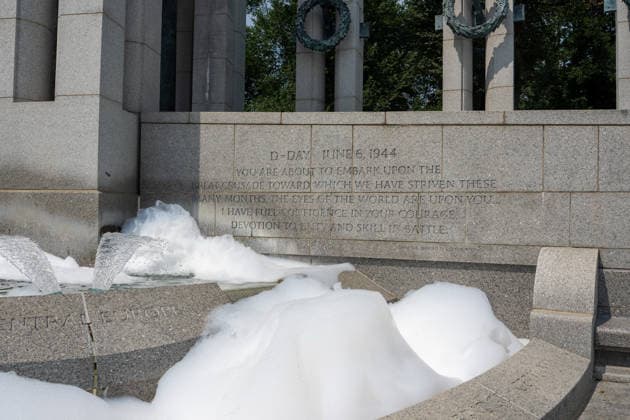 August 13, 2026, Washington, District of Columbia, United States: Vandals poured bubble soap and painted graffiti on the World War II Memorial in Washington, D.c. on August 13, 2026. Washington United States - ZUMAl312 20260813_znp_l312_004 Copyright: xAndrewxLeydenx