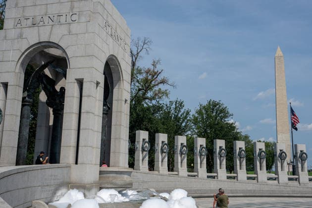 August 13, 2026, Washington, District of Columbia, United States: Vandals poured bubble soap and painted graffiti on the World War II Memorial in Washington, D.c. on August 13, 2026. Washington United States - ZUMAl312 20260813_znp_l312_011 Copyright: xAndrewxLeydenx