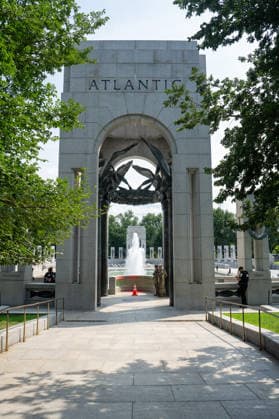 August 13, 2026, Washington, District of Columbia, United States: Vandals poured bubble soap and painted graffiti on the World War II Memorial in Washington, D.c. on August 13, 2026. Washington United States - ZUMAl312 20260813_znp_l312_015 Copyright: xAndrewxLeydenx