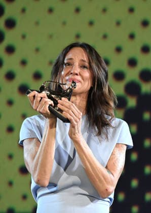 IPA87455506 - Locarno, Switzerland Locarno Film Festival 2026 Asia Argento receives the Lifetime Achievement Award on stage at Piazza Grandel In the photo: Asia Argento, Lifetime Achievement Award  Copyright: xNickxZonnaxxcopyrightx x xNickxZonnax 87455506