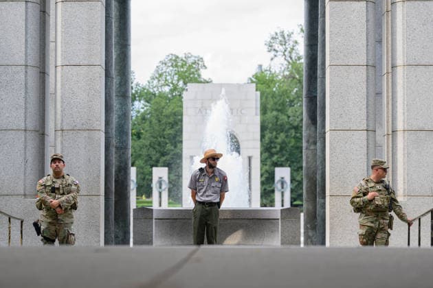 August 13, 2026, Washington, District Of Columbia, United States: U.S. Park Police officers investigate after the World War II Memorial was vandalized with graffiti. Washington United States - ZUMAk206 20260813_znp_k206_008 Copyright: xMattxKaminskyx