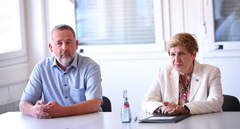 Horb (Kreis Freudenstadt) 13.08.2026 Baden-Wuerttembergs Verkehrsministerin Nicole Razavi (CDU) besucht die Baustelle der Neckartalbruecke der Bundesstrasse 32 ueber das Neckartal bei Horb. Verkehrsministerin Nicole Razavi (re, CDU) und Michael Kessler (li, Oberbuergermeister Stadt Horb) *** Horb, Freudenstadt District, August 13, 2026—Baden-Württemberg’s Minister of Transportation Nicole Razavi (CDU) visits the construction site of the Neckar Valley Bridge on Federal Highway 32 spanning the Neckar Valley near Horb. Minister of Transportation Nicole Razavi (right, CDU) and Michael Kessler (left), Mayor of the City of Horb
