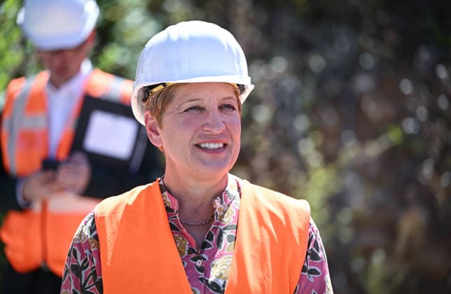 Horb (Kreis Freudenstadt) 13.08.2026 Baden-Wuerttembergs Verkehrsministerin Nicole Razavi (CDU) besucht die Baustelle der Neckartalbruecke der Bundesstrasse 32 ueber das Neckartal bei Horb. *** Horb, Freudenstadt District, August 13, 2026—Baden-Württemberg’s Minister of Transportation, Nicole Razavi (CDU), visits the construction site of the Neckar Valley Bridge on Federal Highway 32, which spans the Neckar Valley near Horb.