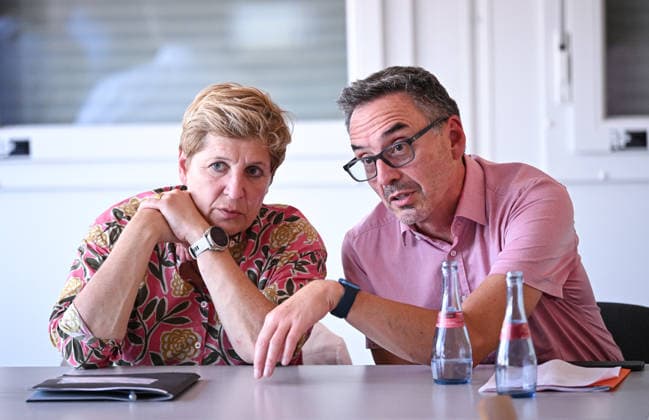 Horb (Kreis Freudenstadt) 13.08.2026 Baden-Wuerttembergs Verkehrsministerin Nicole Razavi (CDU) besucht die Baustelle der Neckartalbruecke der Bundesstrasse 32 ueber das Neckartal bei Horb. Verkehrsministerin Nicole Razavi (li, CDU) im Gespraech Stefan Hess (re, Leiter der Straßenbauabteilung im Verkehrsministerium) *** Horb, Freudenstadt District, August 13, 2026—Baden-Württemberg’s Minister of Transportation Nicole Razavi (CDU) visits the construction site of the Neckar Valley Bridge on Federal Highway 32 over the Neckar Valley near Horb. Minister of Transportation Nicole Razavi (left), CDU, in conversation with Stefan Hess (right), head of the Road Construction Department at the Ministry of Transportation