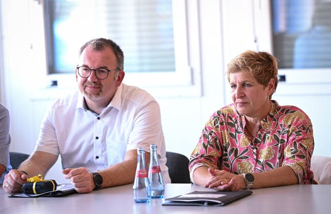 Horb (Kreis Freudenstadt) 13.08.2026 Baden-Wuerttembergs Verkehrsministerin Nicole Razavi (CDU) besucht die Baustelle der Neckartalbruecke der Bundesstrasse 32 ueber das Neckartal bei Horb. Verkehrsministerin Nicole Razavi (re, CDU) und Andreas Junt (li, Landrat Kreis Freudenstadt) *** Horb, Freudenstadt District, August 13, 2026—Baden-Württemberg’s Minister of Transportation Nicole Razavi (CDU) visits the construction site of the Neckar Valley Bridge on Federal Highway 32 over the Neckar Valley near Horb. Minister of Transportation Nicole Razavi (right, CDU) and Andreas Junt (left), District Administrator of the Freudenstadt District