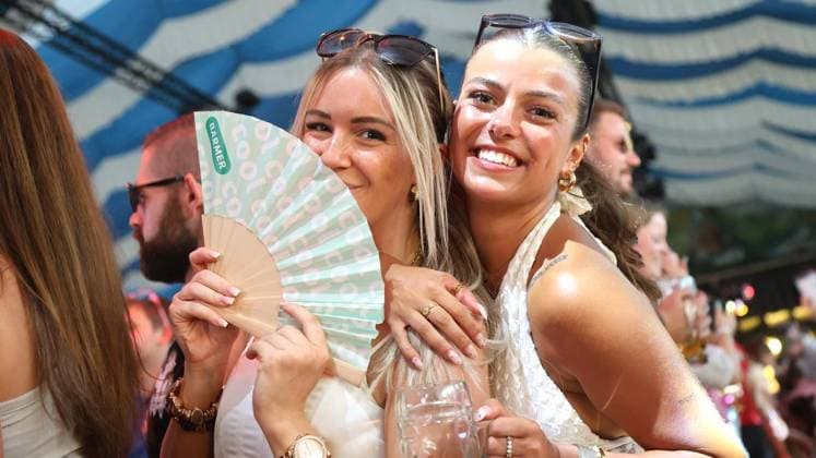 Malle-Nacht in der Bayernhalle auf der Cranger Cirmes in Herne ** NUR FÜR REDAKTIONELLE ZWECKE ** EDITORIAL USE ONLY **<p>Malle-Nacht am Donnerstag den 13.August 2026 in der Bayernhalle auf der Cranger Cirmes in Herne Foto : Frank Oppitz FUNKE Foto Services< p> Bun Deutschland NRW Herne Copyright: FrankxOppitz *** Malle Night at the Bayernhalle during the Cranger Cirmes in Herne ** FOR EDITORIAL USE ONLY ** EDITORIAL USE ONLY ** p Malle Night on Thursday, August 13, 2026, at the Bayernhalle during the Cranger Cirmes in Herne Photo by Frank Oppitz, FUNKE Photo Services p Bun Germany NRW Herne Copyright FrankxOppitz Copyright: FrankxOppitz doc875aerr8ofo1e1019gye ,EDITORIAL USE ONLY