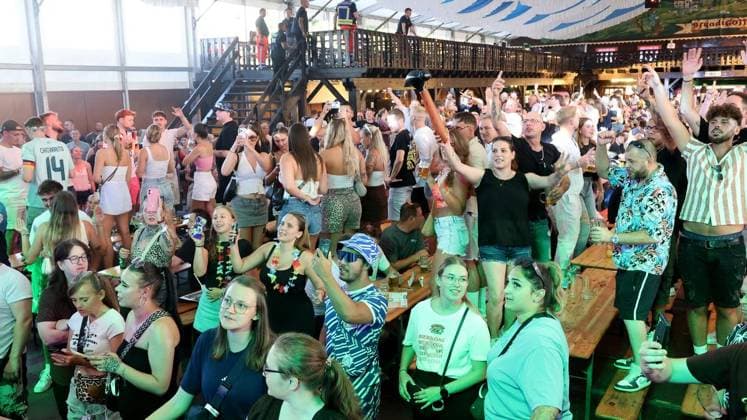 Malle-Nacht in der Bayernhalle auf der Cranger Cirmes in Herne ** NUR FÜR REDAKTIONELLE ZWECKE ** EDITORIAL USE ONLY **<p>Malle-Nacht am Donnerstag den 13.August 2026 in der Bayernhalle auf der Cranger Cirmes in Herne Foto : Frank Oppitz FUNKE Foto Services< p> Bun Deutschland NRW Herne Copyright: FrankxOppitz *** Malle Night at the Bayernhalle during the Cranger Cirmes in Herne ** FOR EDITORIAL USE ONLY ** EDITORIAL USE ONLY ** p Malle Night on Thursday, August 13, 2026, at the Bayernhalle during the Cranger Cirmes in Herne Photo by Frank Oppitz, FUNKE Photo Services p Bun Germany NRW Herne Copyright FrankxOppitz Copyright: FrankxOppitz doc875adzlw1028qtxwfi2 ,EDITORIAL USE ONLY