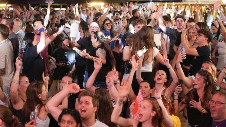 Malle-Nacht in der Bayernhalle auf der Cranger Cirmes in Herne ** NUR FÜR REDAKTIONELLE ZWECKE ** EDITORIAL USE ONLY **<p>Malle-Nacht am Donnerstag den 13.August 2026 in der Bayernhalle auf der Cranger Cirmes in Herne Foto : Frank Oppitz FUNKE Foto Services< p> Bun Deutschland NRW Herne Copyright: FrankxOppitz *** Malle Night at the Bayernhalle during the Cranger Cirmes in Herne ** FOR EDITORIAL USE ONLY ** EDITORIAL USE ONLY ** p Malle Night on Thursday, August 13, 2026, at the Bayernhalle during the Cranger Cirmes in Herne Photo by Frank Oppitz, FUNKE Photo Services p Bun Germany NRW Herne Copyright FrankxOppitz Copyright: FrankxOppitz doc875ae1e7p94nw0pbgpv ,EDITORIAL USE ONLY