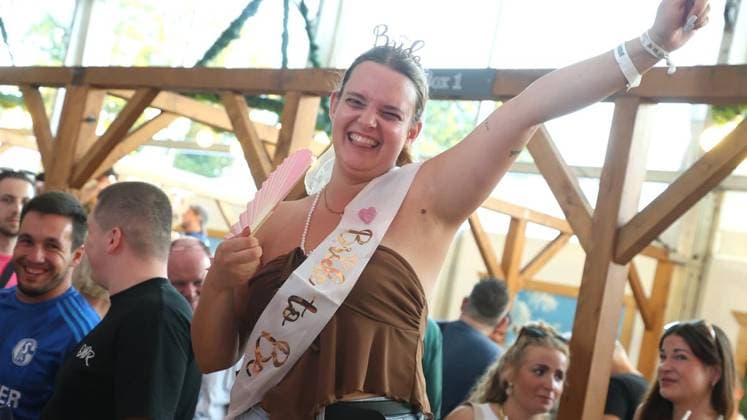 Malle-Nacht in der Bayernhalle auf der Cranger Cirmes in Herne ** NUR FÜR REDAKTIONELLE ZWECKE ** EDITORIAL USE ONLY **<p>Malle-Nacht am Donnerstag den 13.August 2026 in der Bayernhalle auf der Cranger Cirmes in Herne Foto : Frank Oppitz FUNKE Foto Services< p> Bun Deutschland NRW Herne Copyright: FrankxOppitz *** Malle Night at the Bayernhalle during the Cranger Cirmes in Herne ** FOR EDITORIAL USE ONLY ** EDITORIAL USE ONLY ** p Malle Night on Thursday, August 13, 2026, at the Bayernhalle during the Cranger Cirmes in Herne Photo by Frank Oppitz, FUNKE Photo Services p Bun Germany NRW Herne Copyright FrankxOppitz Copyright: FrankxOppitz doc875ae1idyzp1gr5pvjck ,EDITORIAL USE ONLY