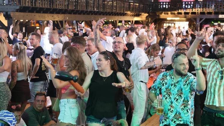 Malle-Nacht in der Bayernhalle auf der Cranger Cirmes in Herne ** NUR FÜR REDAKTIONELLE ZWECKE ** EDITORIAL USE ONLY **<p>Malle-Nacht am Donnerstag den 13.August 2026 in der Bayernhalle auf der Cranger Cirmes in Herne Foto : Frank Oppitz FUNKE Foto Services< p> Bun Deutschland NRW Herne Copyright: FrankxOppitz *** Malle Night at the Bayernhalle during the Cranger Cirmes in Herne ** FOR EDITORIAL USE ONLY ** EDITORIAL USE ONLY ** p Malle Night on Thursday, August 13, 2026, at the Bayernhalle during the Cranger Cirmes in Herne Photo by Frank Oppitz, FUNKE Photo Services p Bun Germany NRW Herne Copyright FrankxOppitz Copyright: FrankxOppitz doc875adsf87wgv9yyoju8 ,EDITORIAL USE ONLY