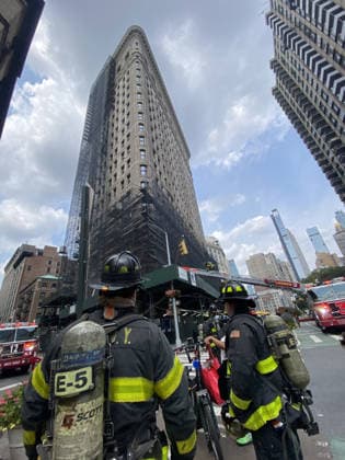 August 13, 2026, New York, New York, USA: A small fire broke out in the Flatiron Building where renovations are taking place . It was quickly extinguished by the FDNY. New York USA  - ZUMAh16_ 20260813_zaf_h16_001 Copyright: xDanxHerrickx