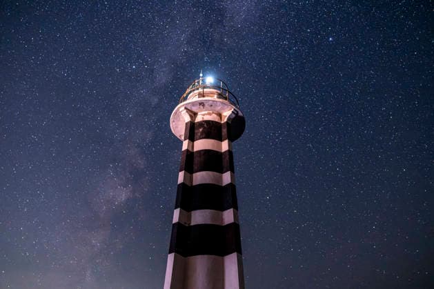 Perseid Meteor Shower Over Izmir Sarpincik Lighthouse stands beneath a bright band of the Milky Way in Karaburun district of Izmir, Turkey, on August 13, 2026. The annual Perseid meteor shower, produced as Earth passes through debris left by comet Swift-Tuttle, peaked overnight from August 12 into the early hours of August 13, drawing skywatchers to dark viewing points to observe one of the year™s best-known meteor displays. Izmir Izmir Turkey Copyright: xMuratxKocabasx