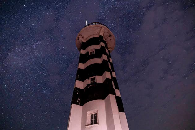 Perseid Meteor Shower Over Izmir Sarpincik Lighthouse towers beneath a partly cloudy, star-filled sky in Karaburun district of Izmir, Turkey, on August 13, 2026. The annual Perseid meteor shower, produced as Earth passes through debris left by comet Swift-Tuttle, peaked overnight from August 12 into the early hours of August 13, drawing skywatchers to dark viewing points to observe one of the year™s best-known meteor displays. Izmir Izmir Turkey Copyright: xMuratxKocabasx