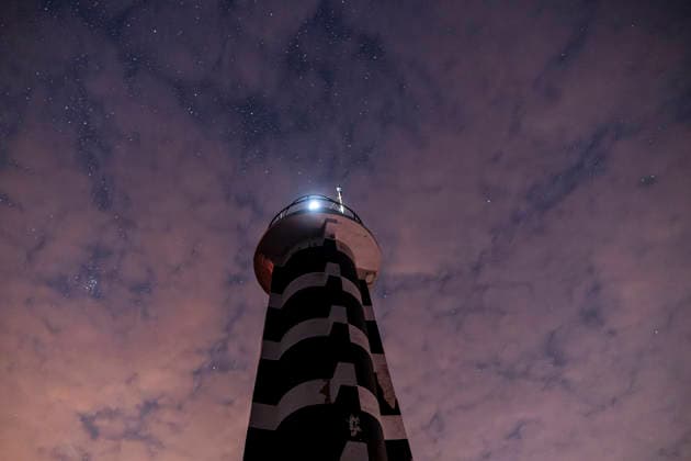 Perseid Meteor Shower Over Izmir Sarpincik Lighthouse stands beneath a partly cloudy, star-filled sky in Karaburun district of Izmir, Turkey, on August 13, 2026. The annual Perseid meteor shower, produced as Earth passes through debris left by comet Swift-Tuttle, peaked overnight from August 12 into the early hours of August 13, drawing skywatchers to dark viewing points to observe one of the year™s best-known meteor displays. Izmir Izmir Turkey Copyright: xMuratxKocabasx