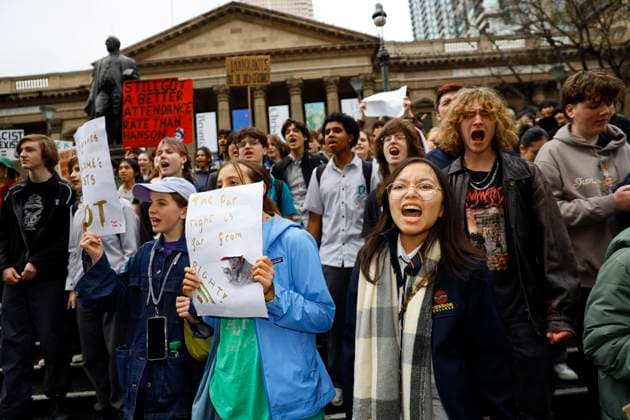 Students Protest Against One Nation in Melbourne, Australia – 13 Aug 2026 Protesters chant slogans during the rally. Thousands of university and high school students marched through Melbourne’s CBD as part of a nationwide student protest against Pauline Hanson and One Nation. Organisers said the action was aimed at opposing the party’s policies and political views and raising concerns about the growing support for One Nation. The protest comes as One Nation campaigns in Victoria ahead of the 2026 Victorian state election, with Hanson leading the party’s campaign. Melbourne Australia Copyright: xYexMyoxKhantx xSOPAxImagesx Ye-Myo-Khant-1441824