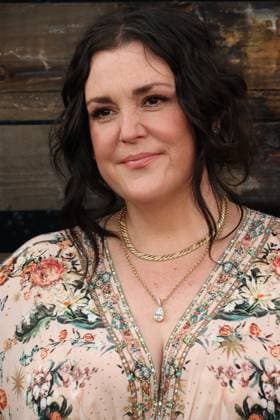 LOS ANGELES, CALIFORNIA - AUGUST 13: Melanie Lynskey at the Los Angeles Premiere of DC Studios Drama Series Lanterns r on August 13, 2026 Credit: USA - ZUMAa123 20260813_zaa_a123_272 Copyright: xAdMediax