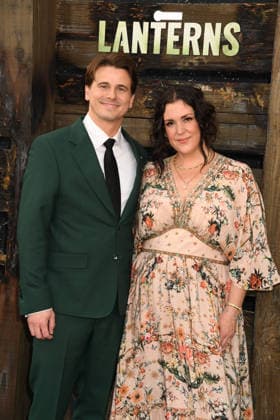 LOS ANGELES, CA - AUGUST 13: Jason Ritter and Melanie Lynskey at HBO™s Lanterns Premiere on August 13, 2026 at Paramount Theatre in Los Angeles, California. Copyright: xJeffreyxMayerx