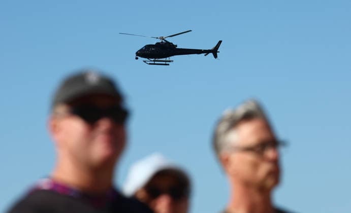 PACIFIC AIRSHOW, A helicopor hovers over spectators during The Pacific Airshow Gold Coast in Surfers Paradise, Queensland, Friday, August 14, 2026. ( NO ARCHIVING Surfers Paradise Queensland AUSTRALIA  Copyright: xx 20260814193899774636