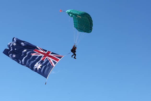 PACIFIC AIRSHOW, Paragliders during The Pacific Airshow Gold Coast in Surfers Paradise, Queensland, Friday, August 14, 2026. ( NO ARCHIVING Surfers Paradise Queensland AUSTRALIA  Copyright: xJASONxO BRIENx 20260814113354957522