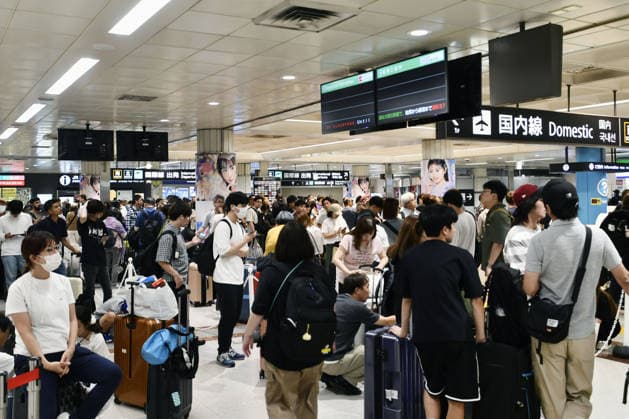 Aftermath of torrential rain in eastern Japan Stranded travelers pack a lobby at Narita airport in Chiba Prefecture, east of Tokyo, on Aug. 14, 2026, after overnight torrential rain disrupted transportation services. Around 7,000 people spent the night at the airport, while Japan s weather agency issued its highest Level 5 warning in parts of the prefecture.  A14AA0005625748P