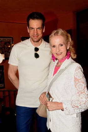 Sebastian Waldemer Schauspieler Pia Hänggi-Sachtleben Schauspielerin Muenchen 13.08.2029 Bayerischer Hof Komoedie Premiere Ein total verrückter Sommernachtstraum Foto Muenchen *** Sebastian Waldemer, actor; Pia Hänggi Sachtleben, actress; Munich, August 13, 2029; Bayerischer Hof; comedy premiere; *A Totally Crazy Midsummer Night s Dream*; photo: Munich