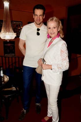Sebastian Waldemer Schauspieler Pia Hänggi-Sachtleben Schauspielerin Muenchen 13.08.2029 Bayerischer Hof Komoedie Premiere Ein total verrückter Sommernachtstraum Foto Muenchen *** Sebastian Waldemer, actor; Pia Hänggi Sachtleben, actress; Munich, August 13, 2029; Bayerischer Hof; comedy premiere; *A Totally Crazy Midsummer Night s Dream*; photo: Munich