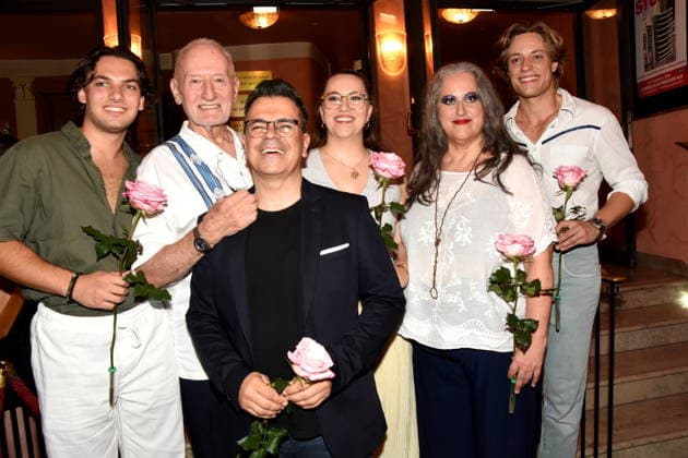 Darsteller Lysander Valentin Schmidt Schauspieler Sepp Schauer, Schauspieler Sandro Luzzu Schauspieler Hermia Magdalena Echter Schauspielerin Lipa Majstrovic, Schauspieler. Richard Fouqueau Schauspieler Muenchen 13.08.2029 Bayerischer Hof Komoedie Premiere Ein total verrückter Sommernachtstraum Foto Muenchen *** Cast: Lysander—Valentin Schmidt; Sepp Schauer; Sandro Luzzu; Hermia—Magdalena Echter; Lipa Majstrovic; Richard Fouqueau; Munich, August 13, 2029; Bayerischer Hof; Comedy; Premiere; A Totally Crazy Midsummer Night s Dream; Photo: Munich