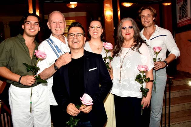 Darsteller Lysander Valentin Schmidt Schauspieler Sepp Schauer, Schauspieler Sandro Luzzu Schauspieler Hermia Magdalena Echter Schauspielerin Lipa Majstrovic, Schauspieler. Richard Fouqueau Schauspieler Muenchen 13.08.2029 Bayerischer Hof Komoedie Premiere Ein total verrückter Sommernachtstraum Foto Muenchen *** Cast: Lysander—Valentin Schmidt; Sepp Schauer; Sandro Luzzu; Hermia—Magdalena Echter; Lipa Majstrovic; Richard Fouqueau; Munich, August 13, 2029; Bayerischer Hof; Comedy; Premiere; A Totally Crazy Midsummer Night s Dream; Photo: Munich