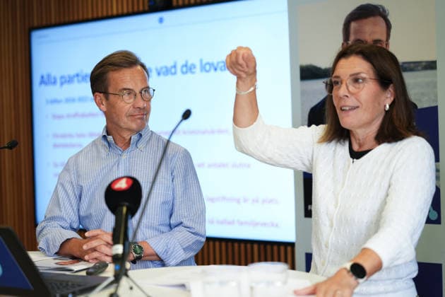 STOCKHOLM, SVERIGE 20260814 Moderaternas partisekreterare Karin Enström (M) och partiledare Ulf Kristersson (M), under en pressträff där de redovisar resultatet av Moderaternas vallöften för denna mandatperiod och vilka effekter det har fatt för Sverige. STOCKHOLM SVERIGE x10658x *** STOCKHOLM, SWEDEN, August 14, 2026: Karin Enström (M), party secretary of the Moderate Party, and party leader Ulf Kristersson (M), during a press conference where they presented the results of the Moderate Party’s campaign promises for this term of office and the impact they have had on Sweden STOCKHOLM, SWEDEN x10658x  Copyright: xMagnusxLejhall TTx PRESSTRÄFF MODERATERNA OM VALLÖFTEN FYdXbel_kZ4