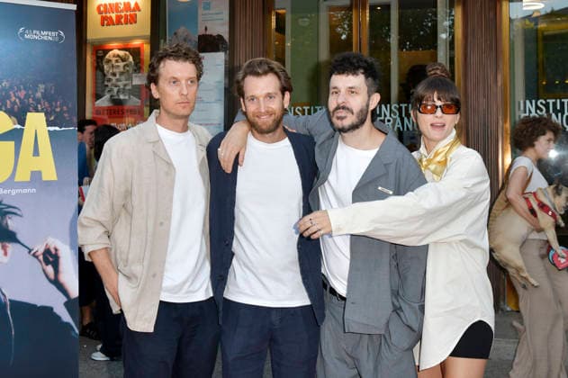 Benji Bergmann, Jono Bergmann, Ori Rousso und Noga Erez bei der Premiere des Dokumentarfilms Noga im Cinema Paris. Berlin, 13.08.2026 *** Benji Bergmann, Jono Bergmann, Ori Rousso, and Noga Erez at the premiere of the documentary *Noga* at Cinema Paris Berlin, August 13, 2026 Foto:xM.xBehrensx xFuturexImagex noga_6815