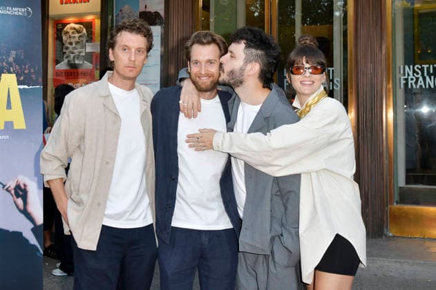 Benji Bergmann, Jono Bergmann, Ori Rousso und Noga Erez bei der Premiere des Dokumentarfilms Noga im Cinema Paris. Berlin, 13.08.2026 *** Benji Bergmann, Jono Bergmann, Ori Rousso, and Noga Erez at the premiere of the documentary *Noga* at Cinema Paris Berlin, August 13, 2026 Foto:xM.xBehrensx xFuturexImagex noga_6816