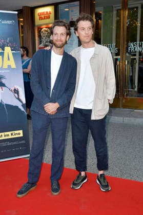 Jono Bergmann und Benji Bergmann bei der Premiere des Dokumentarfilms Noga im Cinema Paris. Berlin, 13.08.2026 *** Jono Bergmann and Benji Bergmann at the premiere of the documentary *Noga* at Cinema Paris Berlin, August 13, 2026 Foto:xM.xBehrensx xFuturexImagex noga_6830