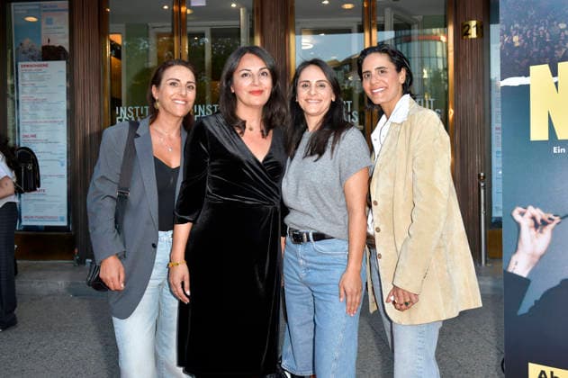 Tuna Tekkal, Düzen Tekkal, Tezcan Tekkal und Tülin Tekkal bei der Premiere des Dokumentarfilms Noga im Cinema Paris. Berlin, 13.08.2026 *** Tuna Tekkal, Düzen Tekkal, Tezcan Tekkal, and Tülin Tekkal at the premiere of the documentary *Noga* at Cinema Paris Berlin, August 13, 2026 Foto:xM.xBehrensx xFuturexImagex noga_6833