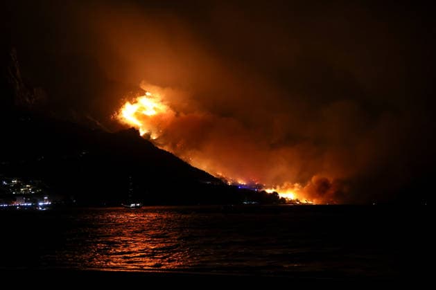 Wildfire near Omis: Large numbers of tourists and residents evacuated as firefighters face sleepless night A large wildfire that broke out on August 13, 2026 in the village of Lokva Rogoznica near Omis, Croatia was out of control, with flames dangerously close to homes, prompting the evacuation of residents. All available firefighting forces are on the ground, working at maximum capacity to protect homes and other buildings.  IvanaxIvanovic PIXSELL