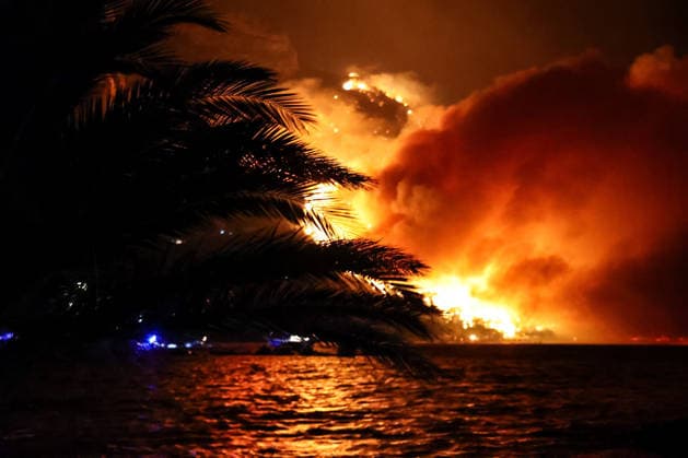 Wildfire near Omis: Large numbers of tourists and residents evacuated as firefighters face sleepless night A large wildfire that broke out on August 13, 2026 in the village of Lokva Rogoznica near Omis, Croatia was out of control, with flames dangerously close to homes, prompting the evacuation of residents. All available firefighting forces are on the ground, working at maximum capacity to protect homes and other buildings.  IvanaxIvanovic PIXSELL