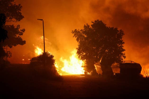 (260814) -- OMIS, Aug. 14, 2026 -- A massive wildfire rages at the coastal town of Omis, Croatia, on Aug. 13, 2026. At least 1,000 residents and tourists have been evacuated after a massive wildfire spread into the coastal town of Omis in southern Croatia, local media reported early Friday. ( PIXSELL via Xinhua) CROATIA-OMIS-WILDFIRE ZvonimirxBarisin 