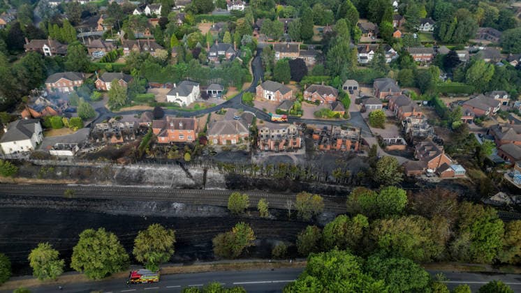 Wildfires destroy homes near Birmingham in Stourbridge STOURBRIDGE, UNITED KINGDOM - AUGUST 14: Homes destroyed by wildfires are seen in Stourbridge, United Kingdom, on August 14, 2026, a day after the fires broke out and swept through residential areas. Ioannis Alexopoulos Anadolu Stourbridge United Kingdom. Editorial use only. Please get in touch for any other usage.  Copyright: x2026xAnadoluxIoannisxAlexopoulosx